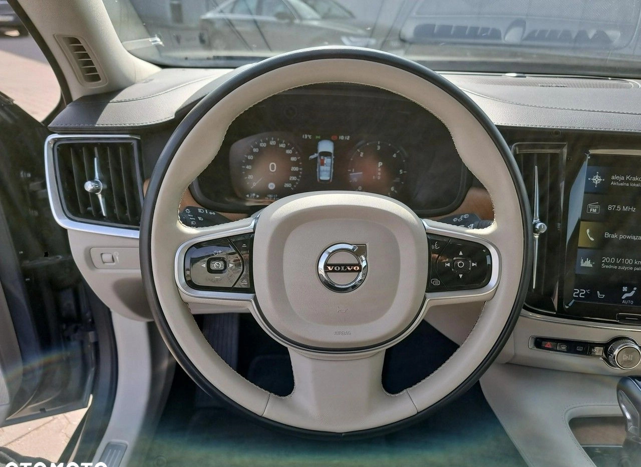 Volvo V90 cena 149000 przebieg: 106117, rok produkcji 2019 z Sieraków małe 379
